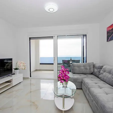 Sunset Apartment *