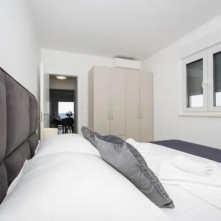 Sunset Apartment *